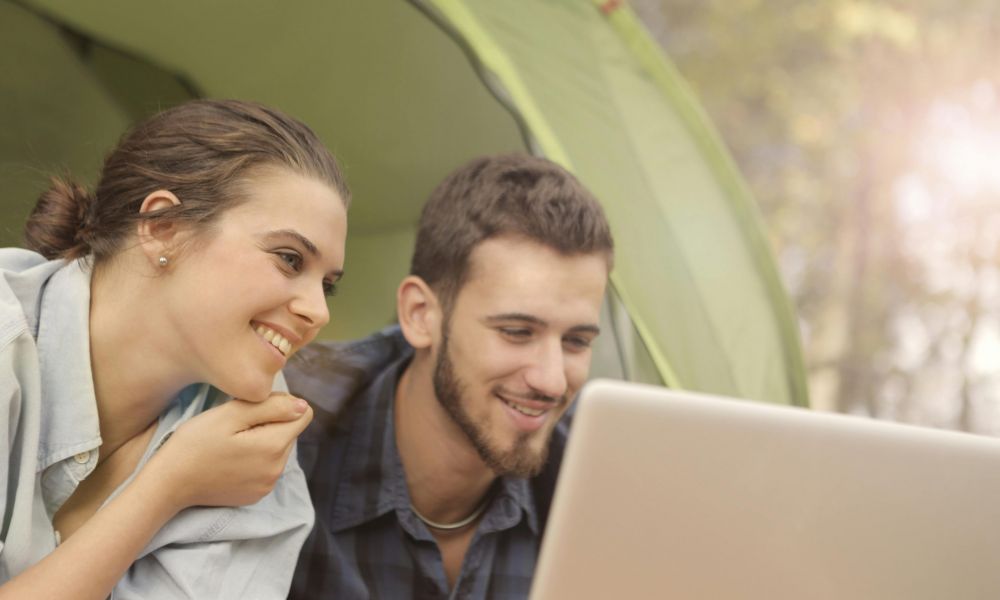 Couple researching how to get married in Qatar online